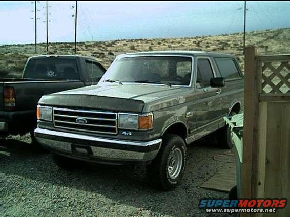 Green 1989 Ford Bronco 3q-front view