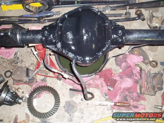 p2290008.jpg Differential fully assembeled and cover installed. Notice the mess, decided to wait untill I was finished with the build to clean up.