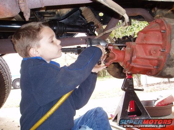 For all those that think installing gears/locker is over there head, he just turned 7!! 