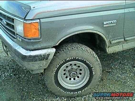 Front fender and tire of a 1989 Ford Bronco