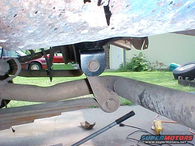 ord07.jpg leaf spring re attached to shackle