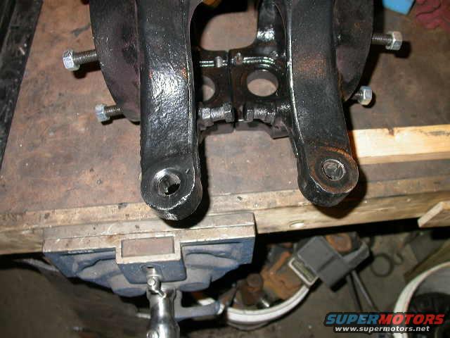 dscn6134.jpg Grrrrr....it looks like the previous owner reamed out the passenger side knuckle, and now the TRE won't fit.