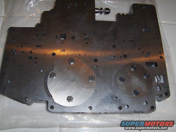 Transmission valve body with circular plates and bolts