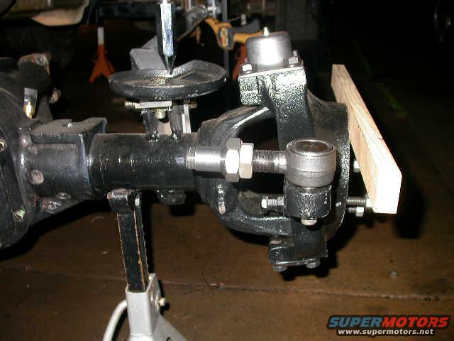 dscn6171.jpg Driver's side TRE, with tube adapter & jam nut.