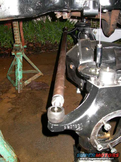 dscn6181.jpg Crap, another interference problem.  The tie rod hits the diff cover when turning. 