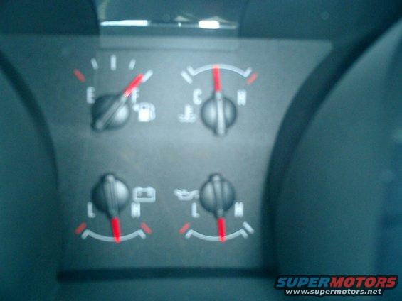 2007 Ford Mustang gauge cluster showing fuel, temperature, battery, and oil levels