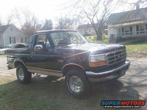 Dark 1996 Ford Bronco 3q-front view with spare tire on back