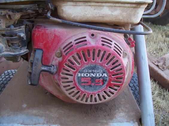 Red Honda GX160 engine with pull start and 5.5 HP rating