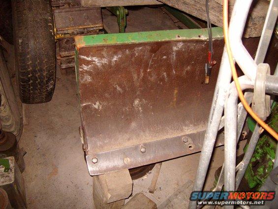 blade.jpg Dozer blade of John Deere MC crawler.