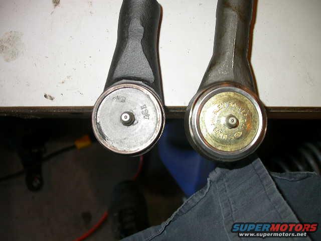 dscn6229.jpg Dana/Spicer left, Moog right