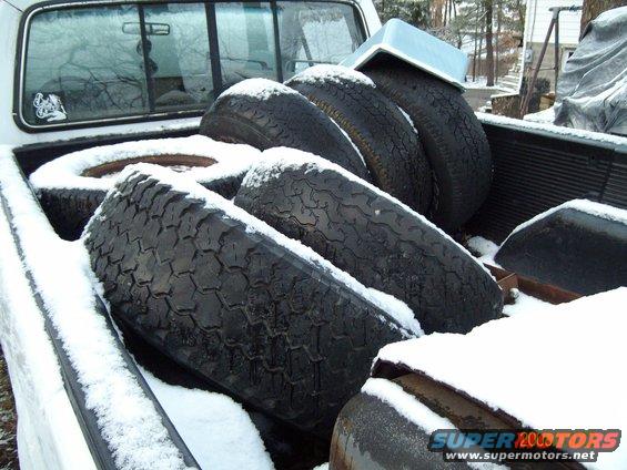 Set of 3 good aluminum rims (with rivits) and wagon/spoke style. Different style tires and sizes.