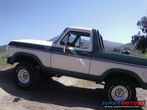 1978 Ford Bronco, side view, two-tone green and white