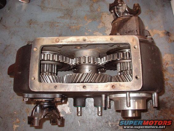 25lo4wd.jpg 4WD Low
Both sliding gears (and the shift rails) are full rearward, locking both outputs to the small end (low range) of the center idler gear.  The pills prevent the rear output shift rail from moving; only the front can move forward to neutral.

The Aluminum sleeve & stub shaft at the lower R are for the Advance Adapters kit for the AOD.  Removing that shaft from the t-case allows about a dozen roller bearings to fall loose into & out of the t-case.  Finding & re-installing them is a challenge.