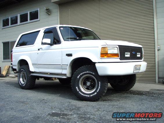 White 1994 Ford Bronco 3q-front view with BFGoodrich tires