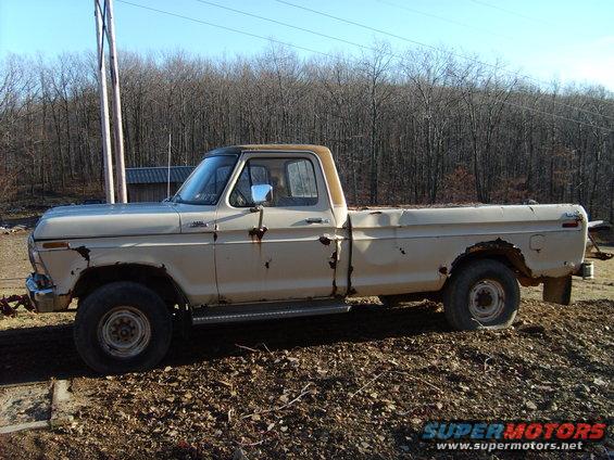 1978 Ford F-250 pickup truck, side view, showing rust and wear