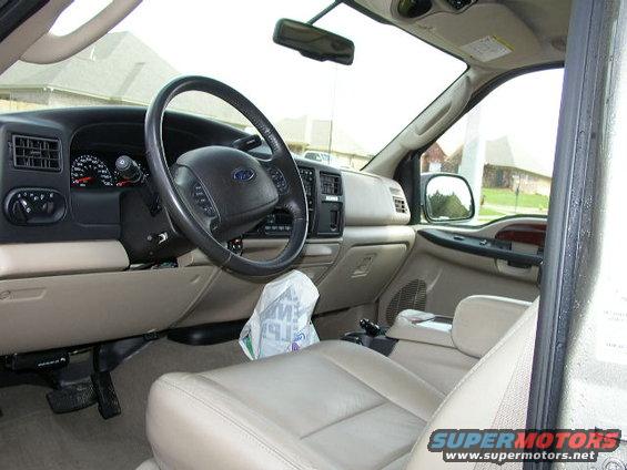 Ford Super Duty interior, showing dashboard, steering wheel, and seats. The Supermotors.net watermark is visible