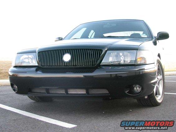 Black 2003 Mercury Marauder front grille and headlights