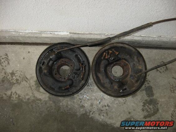 rear-disc-brake-install-(1).jpg Installing Rear Disc Brakes on 1979 Ford Bronco 9" Rear End. Link - http://www.tsmmfg.com/2500.htm 