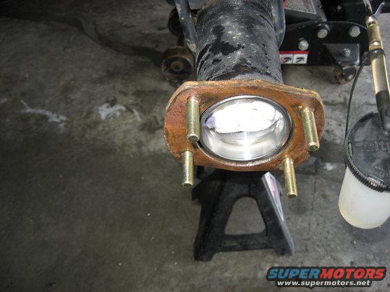rear-disc-brake-install-(2).jpg Installing Rear Disc Brakes on 1979 Ford Bronco 9" Rear End. Link - http://www.tsmmfg.com/2500.htm 