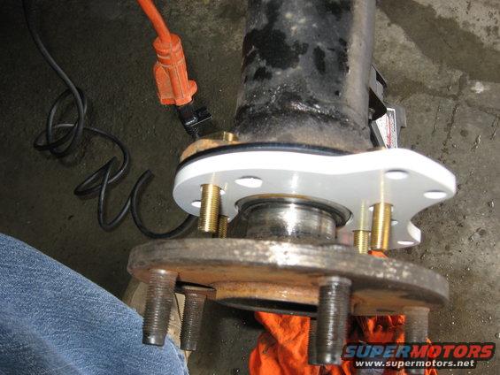 rear-disc-brake-install-(6).jpg Installing Rear Disc Brakes on 1979 Ford Bronco 9" Rear End. Link - http://www.tsmmfg.com/2500.htm 