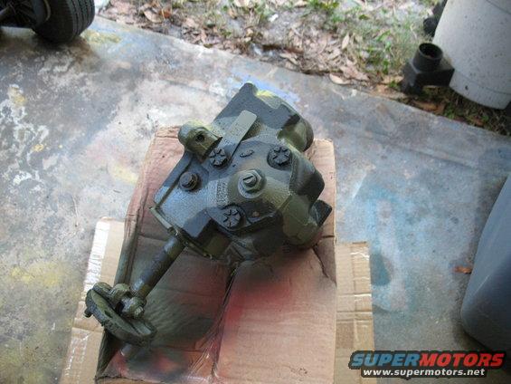 Green steering gear box with visible text on a cardboard box