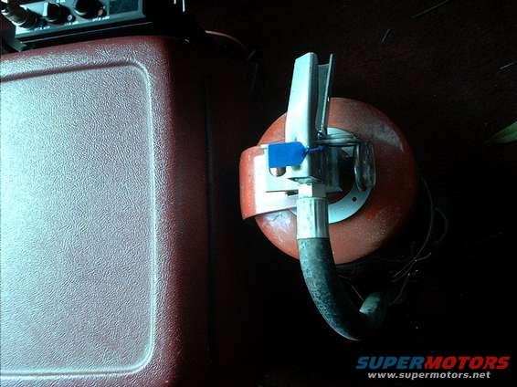 front_fire_ext.jpg This is the front fire extinguisher.  Within easy reach.