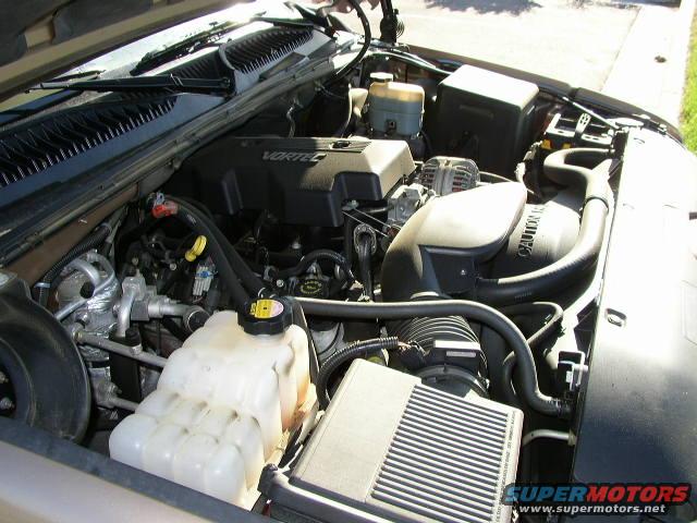 Engine bay with VORTEC engine cover and coolant reservoir
