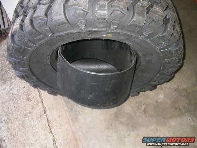 dscn6336.jpg Start the insert going into the tire.