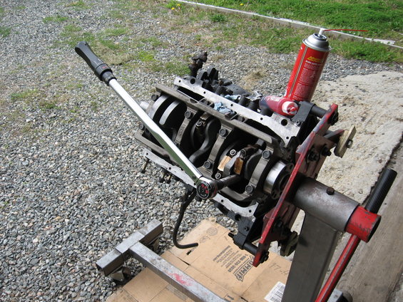 torquing down rod caps...