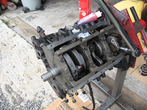 torquing down rod caps... 