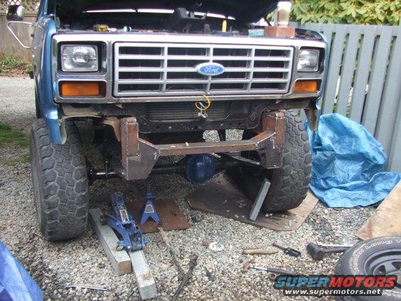 sas-018.jpg this is my first attempt at an axle swap im using a 78 f250 front axle 4.09 gears with '04 f350 springs