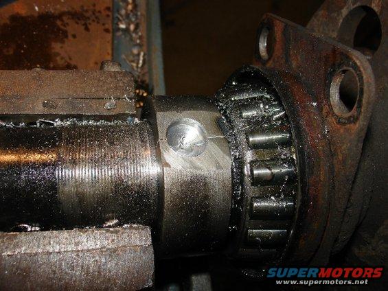 16rearaxlebearings4.jpg a couple blows with a chisel and the collar split.