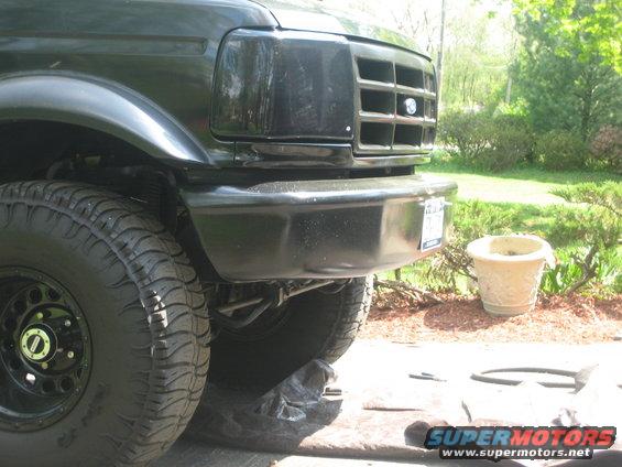 1995 Ford Bronco front grille, headlights, and bumper. Black paint, off-road tires