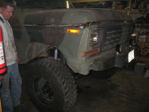 1979 Ford Bronco front grille and headlight
