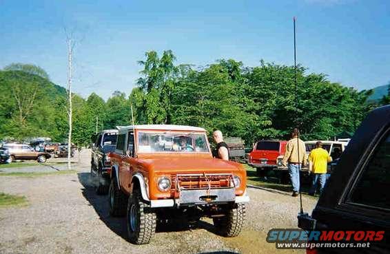 tell25.jpg There is Donald's EB with Big Mike next to his truck talking to him.