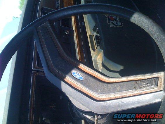 Woodgrain steering wheel