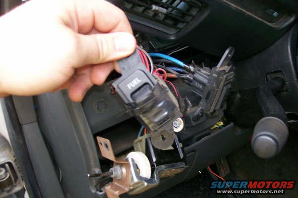 100_2095.jpg My 'easter egg' fuel tank selector switch.  Found hiding behind my gauge cluster in the dash.  Was replaced by the rear window switch.