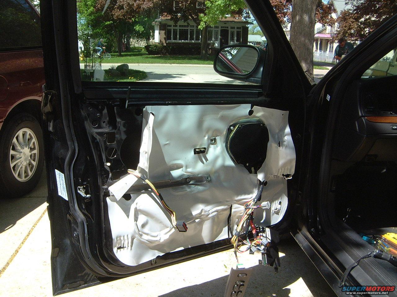 2003 Ford Crown Victoria photo