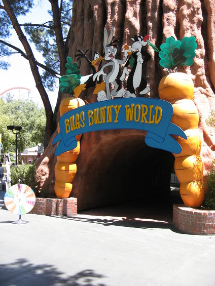 Entrance to Bugs Bunny World with cartoon characters and a blue banner