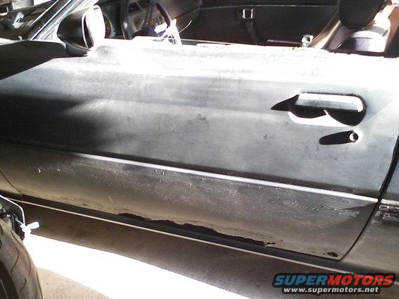 0519081854.jpg Rust along bottom of driver's door