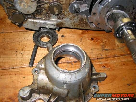 100_0005_2.jpg housing is a little cracked
