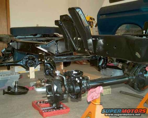 frame_m.jpg Front axle goin on