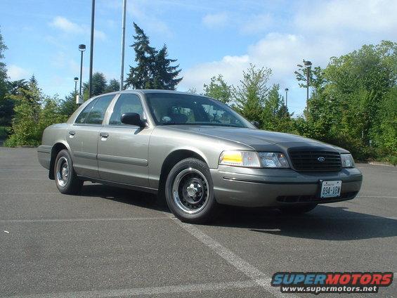 Gray 2000 Ford Crown Victoria parked in a lot