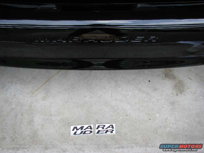 I chose the black reflective Bob White insert decals for a sublte appearance. 