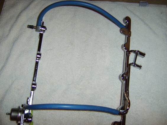 sta71716.jpg Modified fuel rails with new hoses