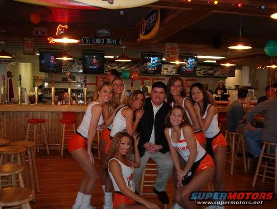 hooters_037.jpg 