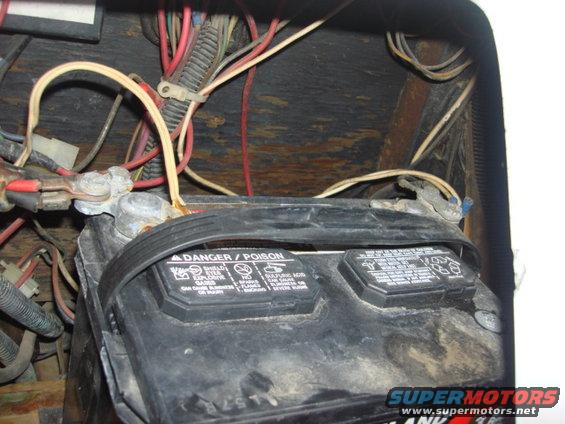 wire-cleanup4.jpg here is another look at the house battery wiring. i got to make this safer and cleaner to allow easy install or replacement of electric repairs and upgrades.......mike