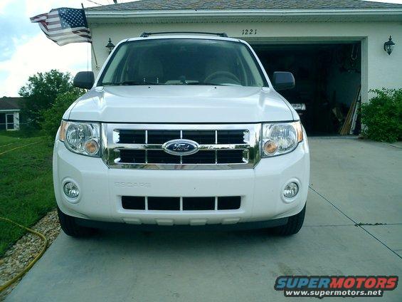 White 2008 Ford Escape front view, parked in driveway