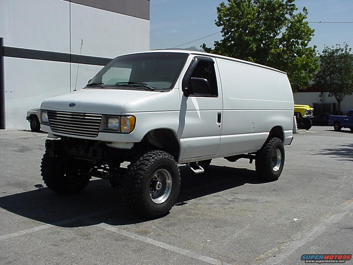 2001 Ford E150 photo