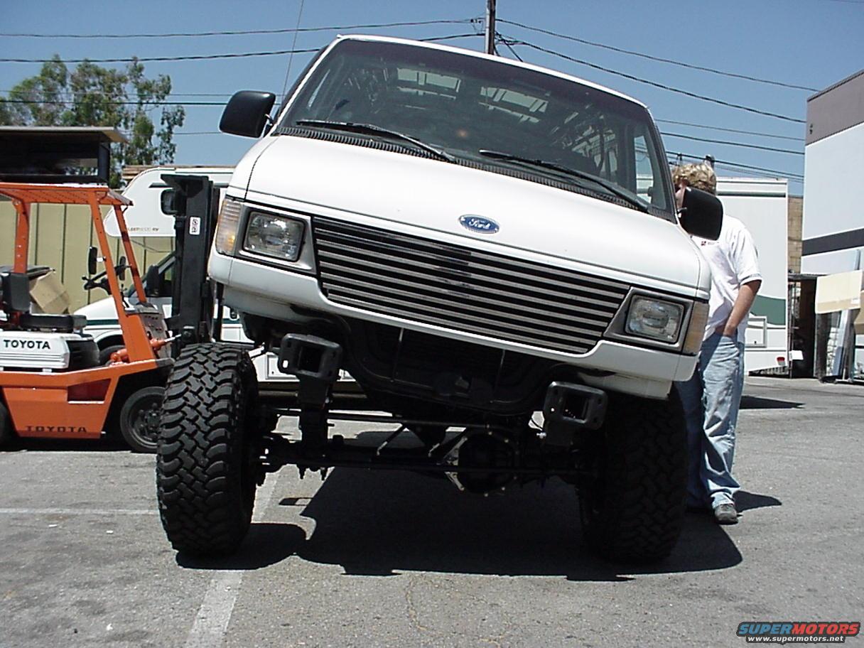 2001 Ford E150 photo
